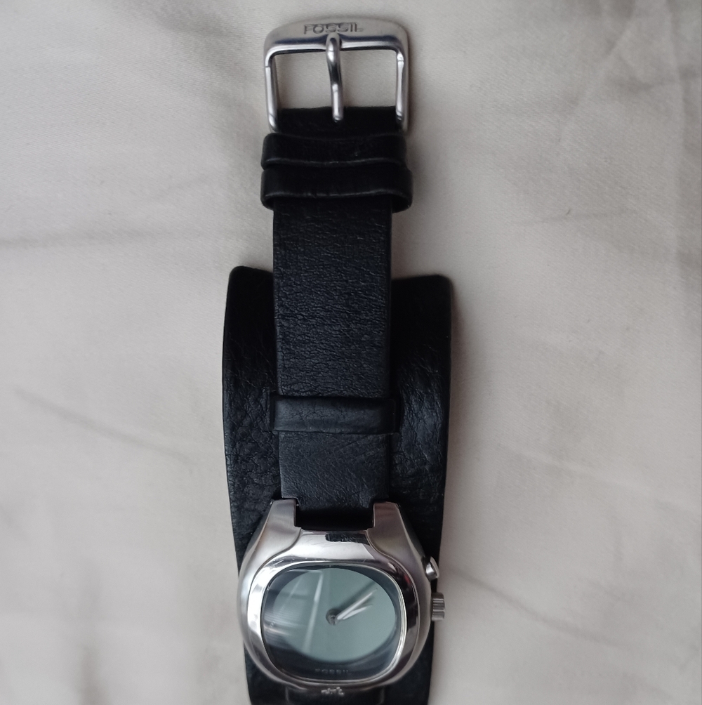 Fossil Dragon Watch New Batteries Very Fine Stainless Steel Black leather Band - Picture 7 of 14